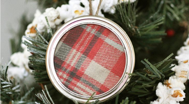 Plaid Mason Jar Lid Ornament: Holiday Inspiration