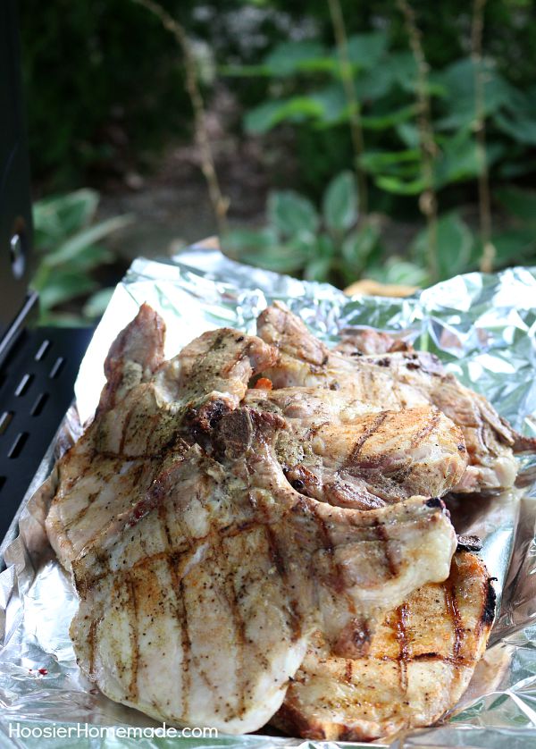 Simple Grilled Pork Chops! Surprise your guests with these easy, pork chops! 