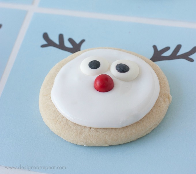 Your kids will have a blast helping you make these adorable Reindeer Cookies! And they come with a FREE Printable! Pin to your Christmas Board!