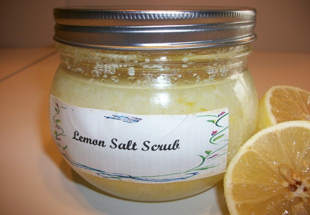 Make Your Own Salt Scrub: 100 Days of Homemade Holiday Inspiration