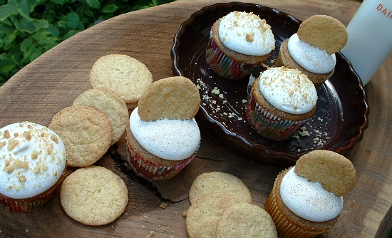 Snickerdoodle Cupcakes with Snickerdoodle Cookies