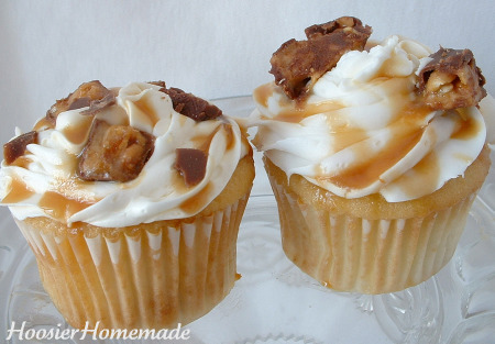 Cupcake Tuesday~Snickers Cupcakes