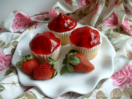 Strawberry Cream Pie Cupcakes: Cupcake Tuesday