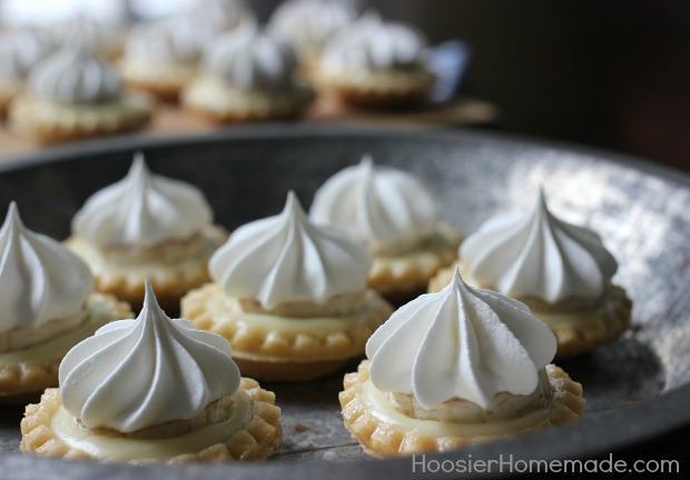 Sweet Cream Banana Tartlets | Quick and easy Dessert in under 15 minutes | Recipe on HoosierHomemade.com