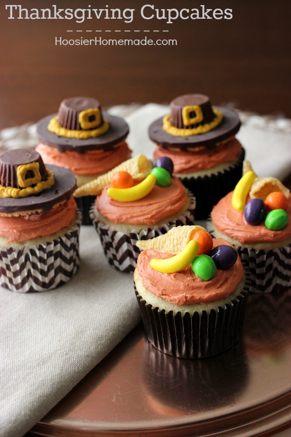 Cute Thanksgiving Cupcakes with Pilgrim Hats and Cornucopia on them! The kids will have a blast helping you decorate these cupcakes! Pin to your Thanksgiving Board!