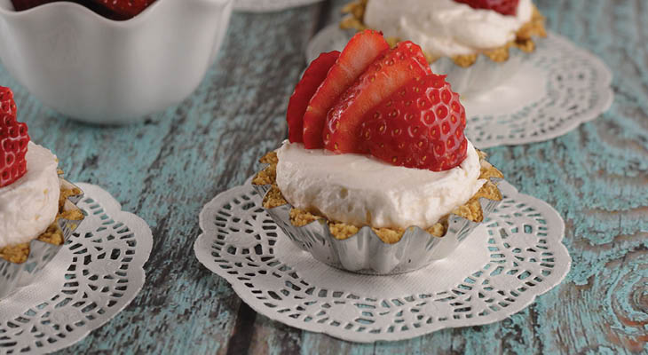 Easy Mini Strawberry Cheesecakes