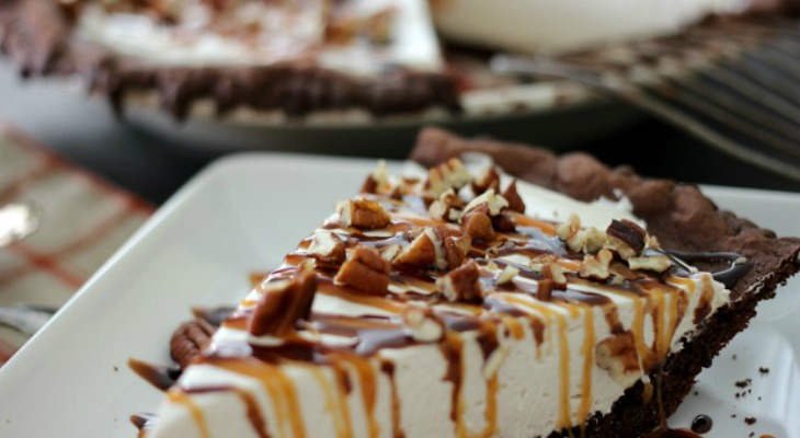 Turtle Cheesecake Pie