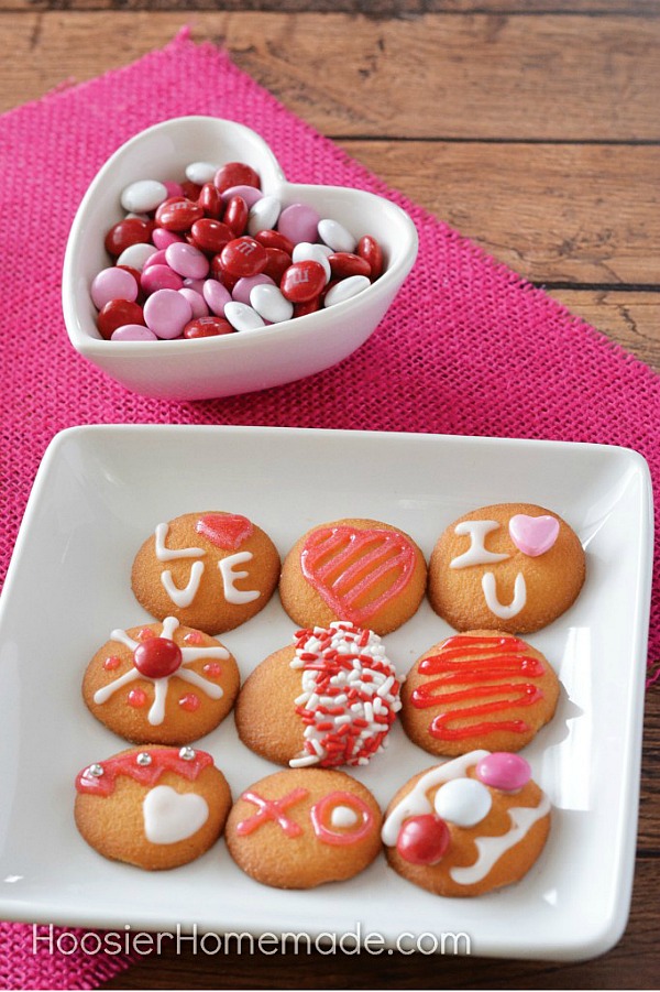 Grab the kids! It's time to whip up these SUPER easy Valentine's Day Cookies! They are perfect to take to a classroom party, make for neighbors or friends, or just have fun decorating and enjoy yourself!