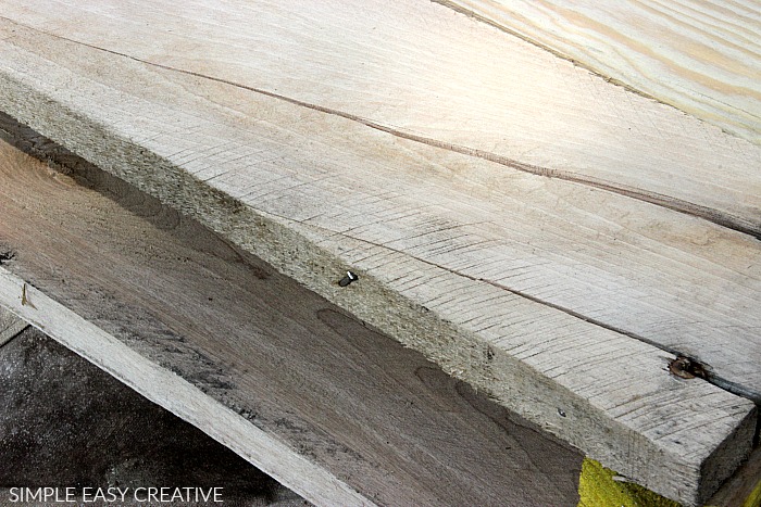 Remove nails from wood pallets