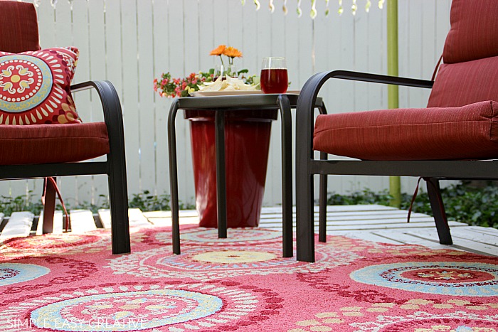 Wood Pallet Deck covered with Rug