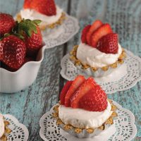 Easy Mini Strawberry Cheesecakes